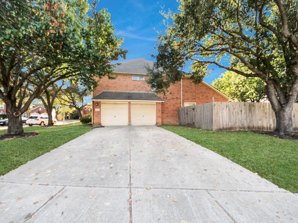 7902 Belterraza Court, Houston TX 77083