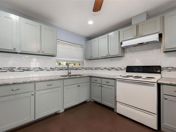 5209 Plum Drive, Houston TX 77087