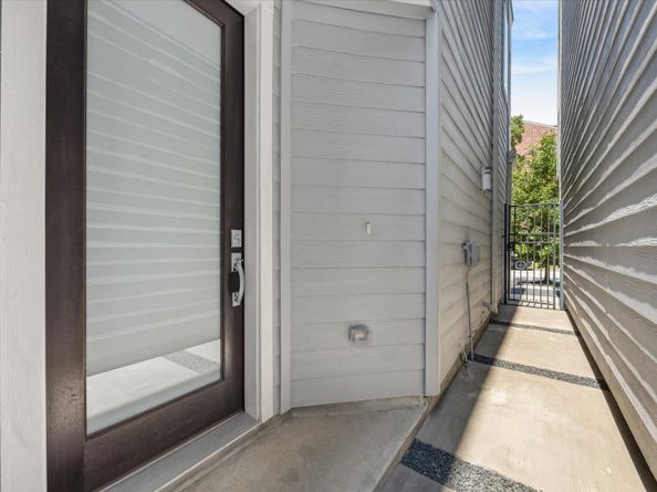 4605 La Branch Street, Houston TX 77004