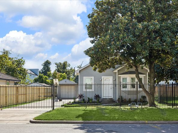 202 E 34th Street, Houston TX 77018