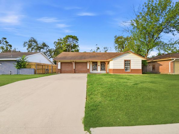 535 Edgebrook Drive, Houston TX 77034