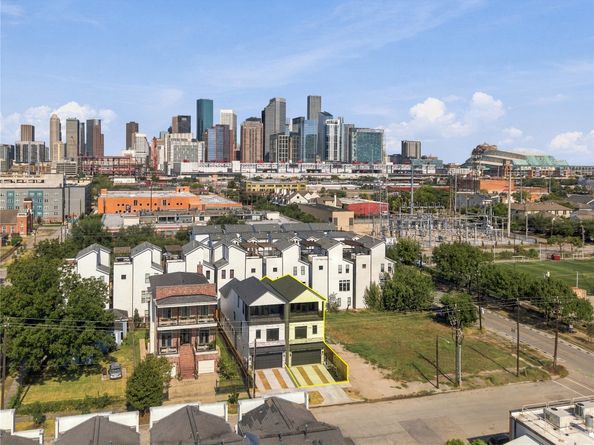 1310 Nagle Street, Houston TX 77003