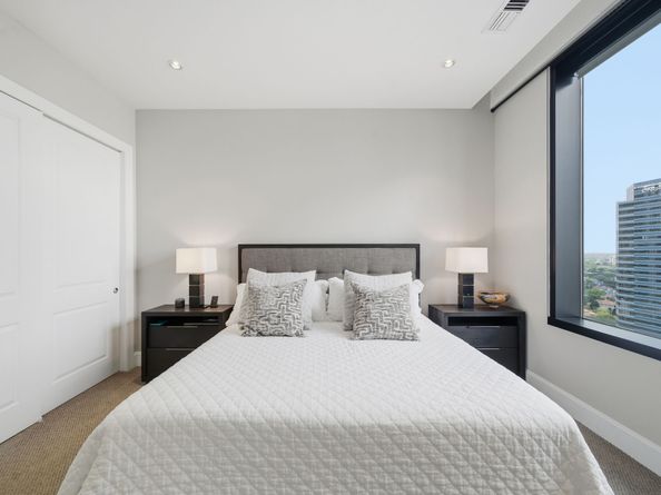 1409 Post Oak Boulevard 1903, Houston TX 77056