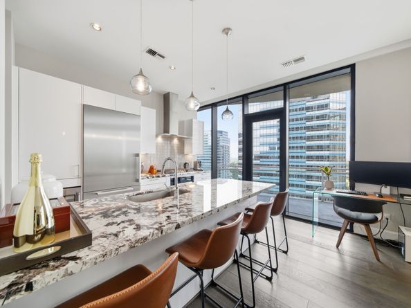 1409 Post Oak Boulevard 1903, Houston TX 77056