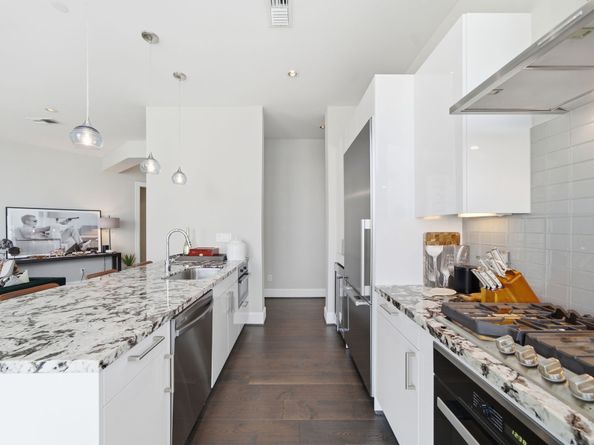 1409 Post Oak Boulevard 1903, Houston TX 77056