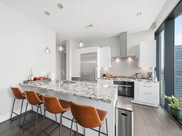 1409 Post Oak Boulevard 1903, Houston TX 77056