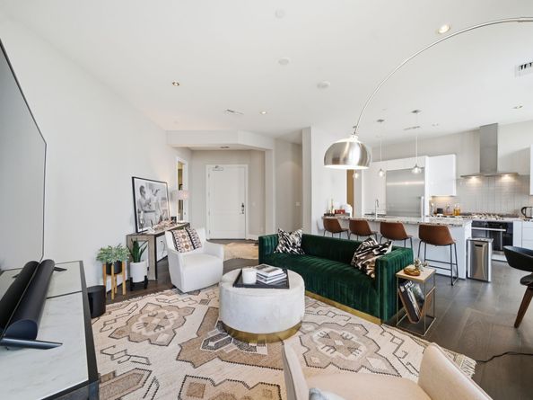 1409 Post Oak Boulevard 1903, Houston TX 77056