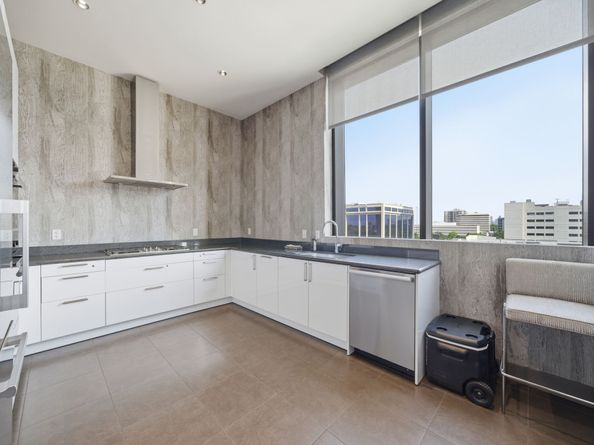 1409 Post Oak Boulevard 1903, Houston TX 77056