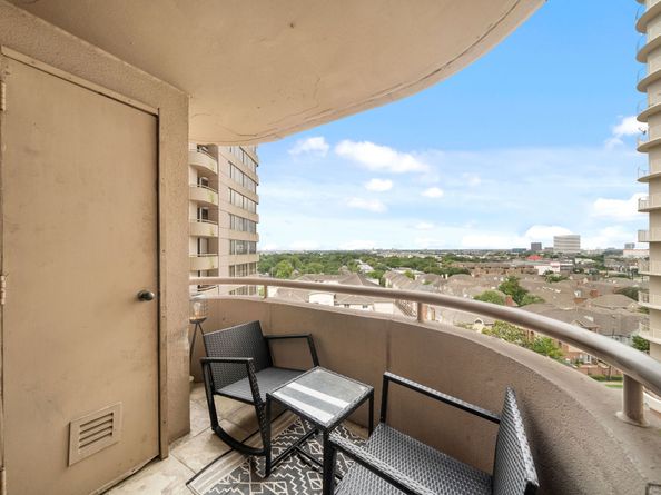 3525 Sage Road 1111, Houston TX 77056