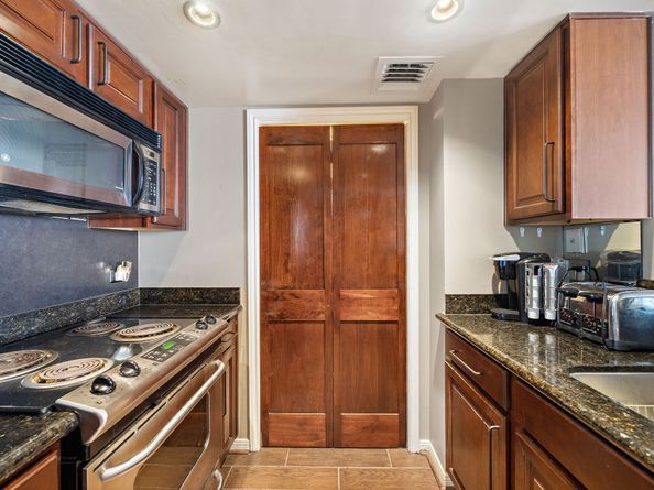 3525 Sage Road 1111, Houston TX 77056