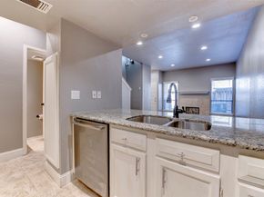 1920 Augusta Drive 19, Houston TX 77057