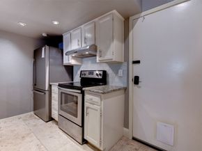 1920 Augusta Drive 19, Houston TX 77057