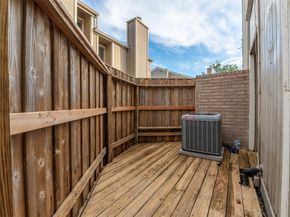 1920 Augusta Drive 19, Houston TX 77057