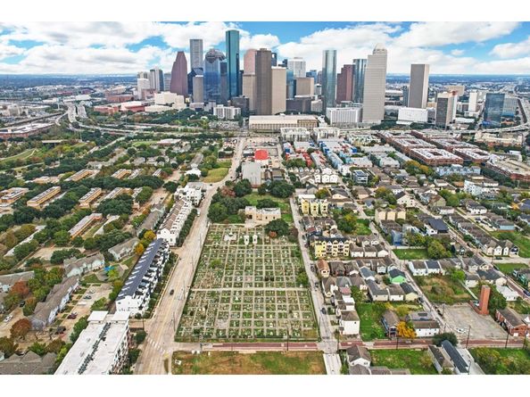 1316 W Dallas Street, Houston TX 77019