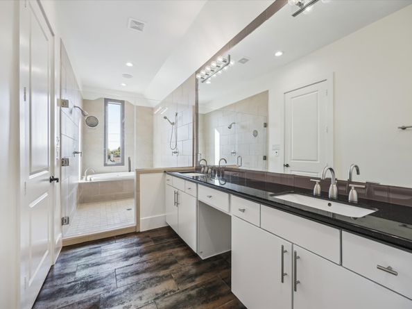 1316 W Dallas Street, Houston TX 77019