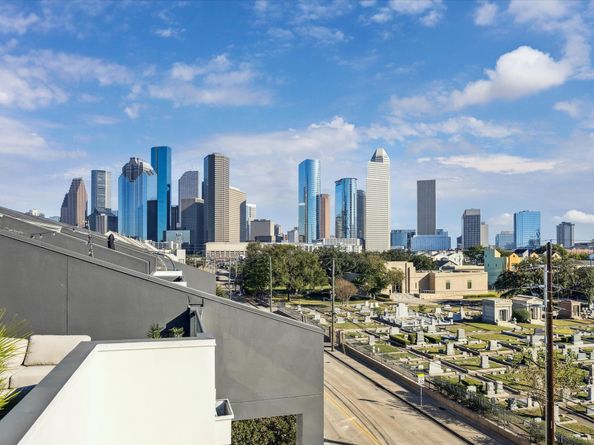 1316 W Dallas Street, Houston TX 77019