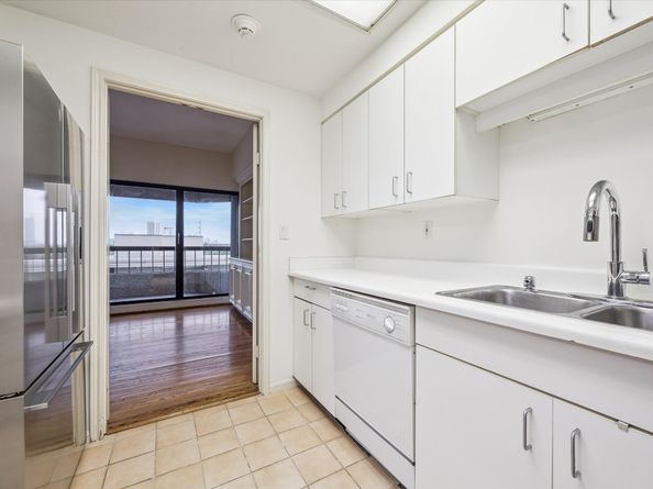 2001 Holcombe Boulevard 504, Houston TX 77030