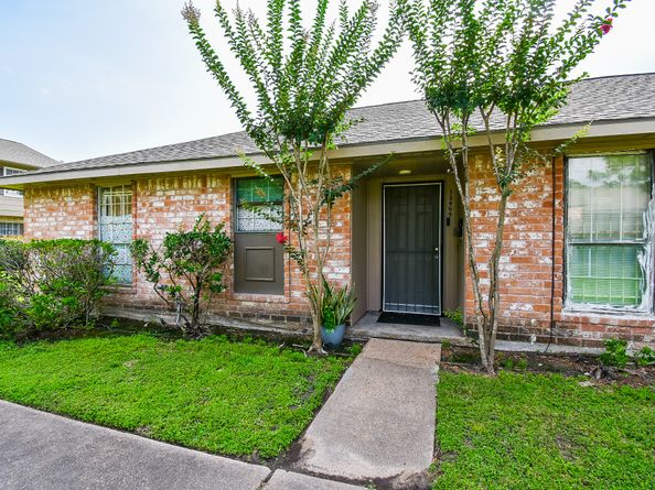 12469 Sharpview Drive 2469, Houston TX 77072