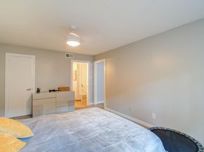 2575 Marilee Lane 1, Houston TX 77057