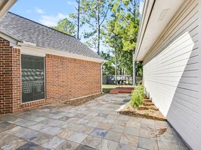 1102 Hathorn Way Drive, Houston TX 77094