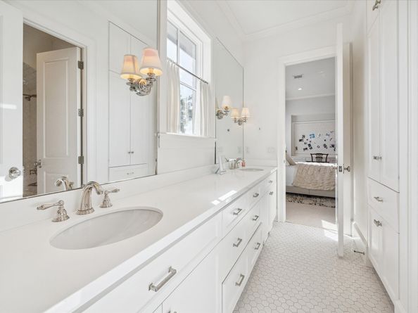 6218 Burgoyne Road, Houston TX 77057