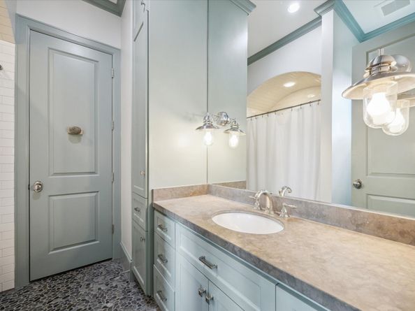 6218 Burgoyne Road, Houston TX 77057