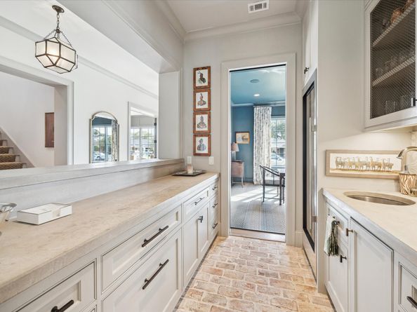 6218 Burgoyne Road, Houston TX 77057