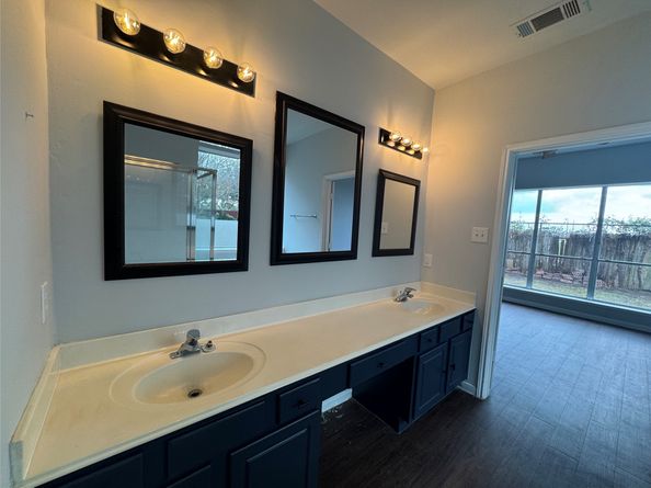 1915 Laurel Bay Drive, Houston TX 77014