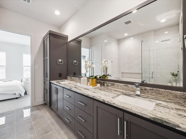 2105 Emancipation Avenue, Houston TX 77003