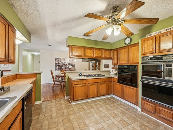 2918 Crest Park Drive, Houston TX 77082