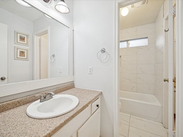 6 Fairmeade Bend Drive, The Woodlands TX 77381