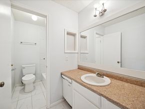 6 Fairmeade Bend Drive, The Woodlands TX 77381