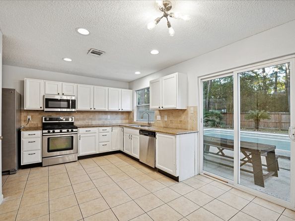 6 Fairmeade Bend Drive, The Woodlands TX 77381