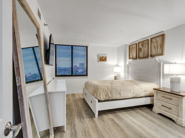 3525 Sage Road 812, Houston TX 77056