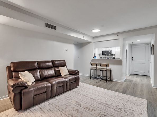 3525 Sage Road 812, Houston TX 77056