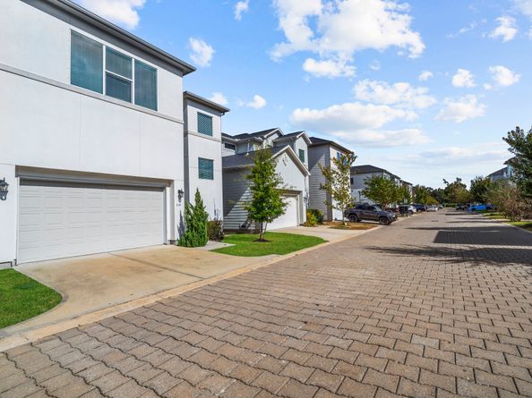 410 Yale Oaks Lane, Houston TX 77091