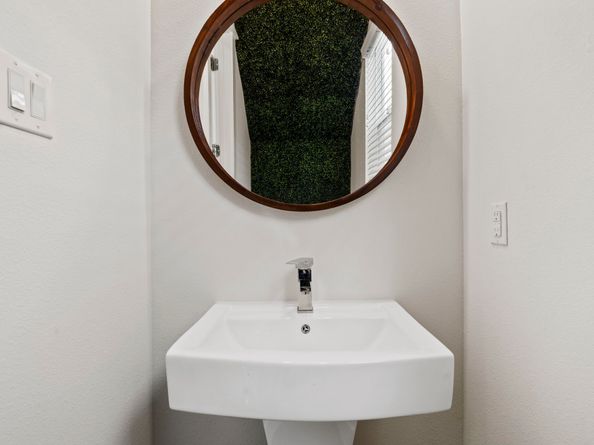 410 Yale Oaks Lane, Houston TX 77091