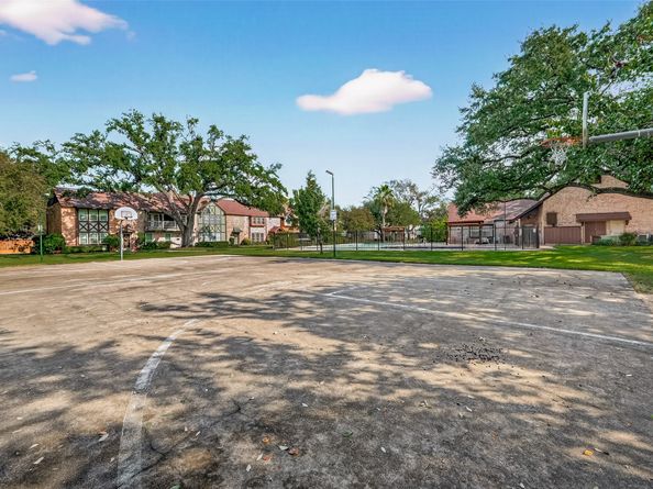 2267 Triway Lane 231, Houston TX 77043