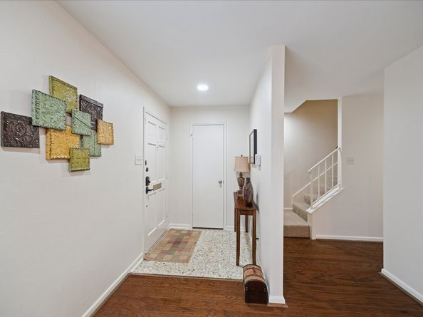 5826 Doliver Drive 55, Houston TX 77057