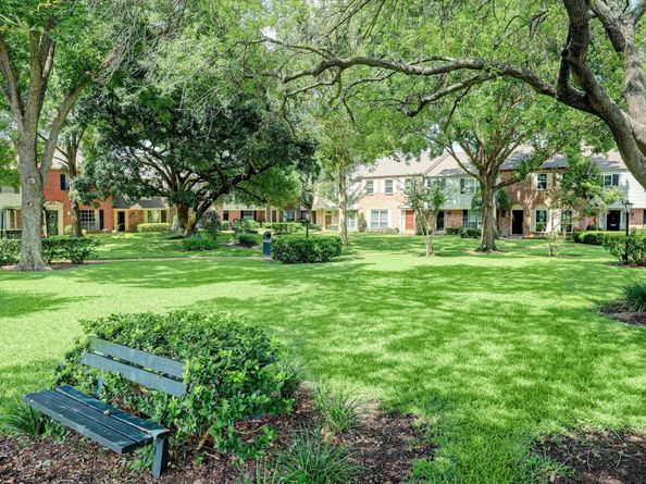 5826 Doliver Drive 55, Houston TX 77057