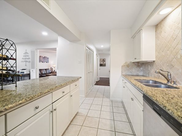 5826 Doliver Drive 55, Houston TX 77057