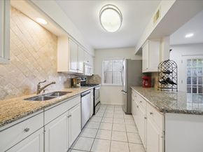 5826 Doliver Drive 55, Houston TX 77057