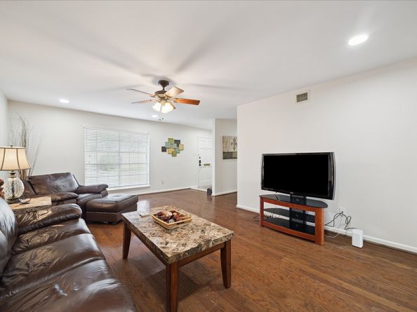 5826 Doliver Drive 55, Houston TX 77057