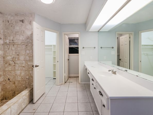 3815 Plum Hollow Drive, Houston TX 77059