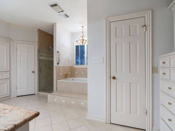 22 Thornhill Oaks Drive, Houston TX 77015