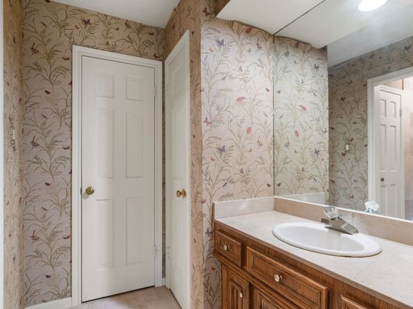 22 Thornhill Oaks Drive, Houston TX 77015