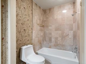 22 Thornhill Oaks Drive, Houston TX 77015