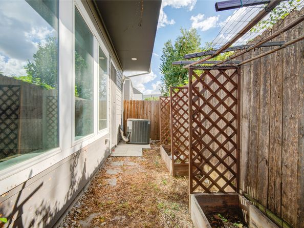 802 Berry Sage Lane, Houston TX 77022