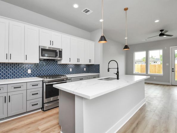 6817 Peerless Street, Houston TX 77021