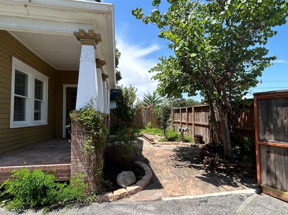 209 Walton Street, Houston TX 77009